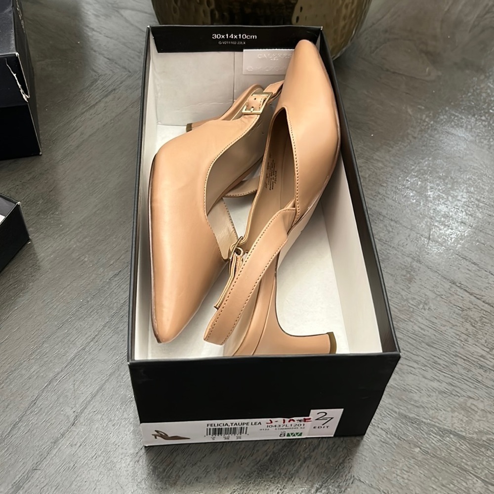 27 EDIT Naturalizer Felicia Slingback Pointed Toe Pump (Wide) - Picture 2 of 11